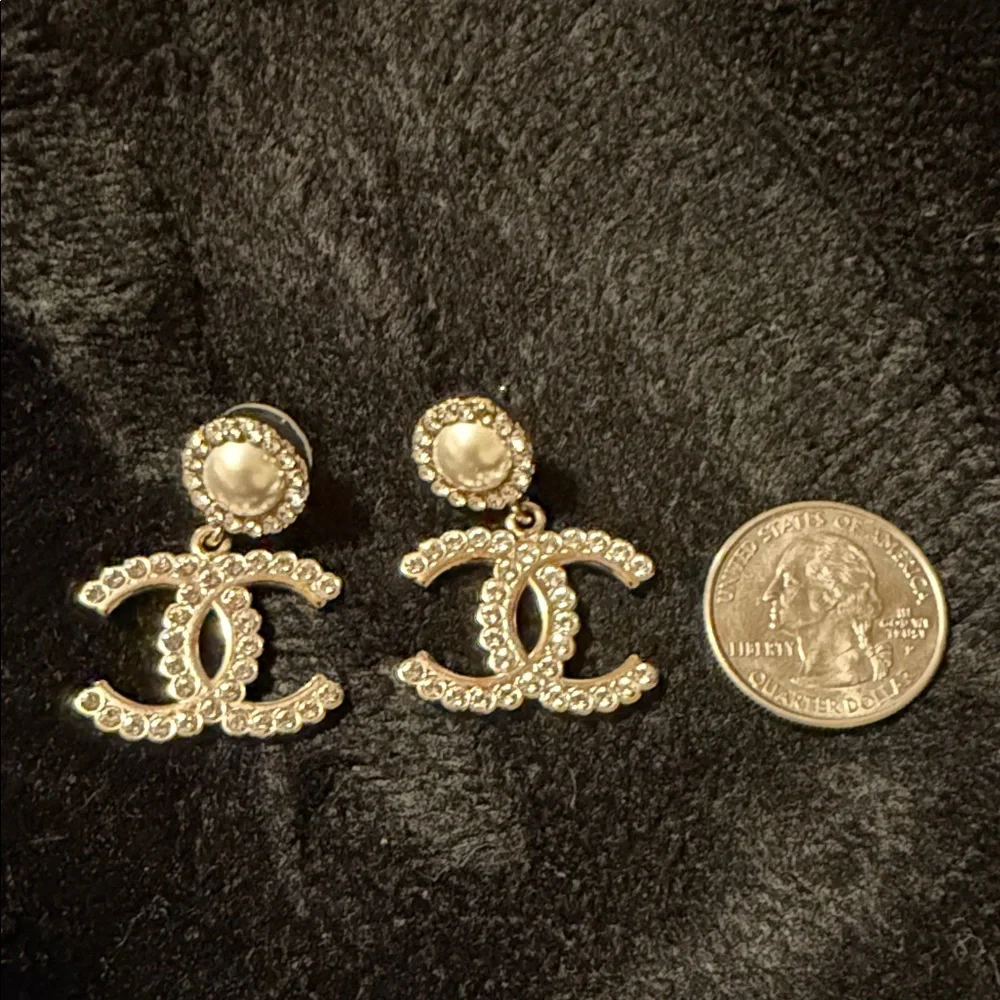 CHANEL Pearl and Crystal Earrings - Picture 5 of 6